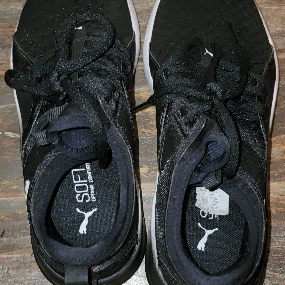 Puma tennis shoes